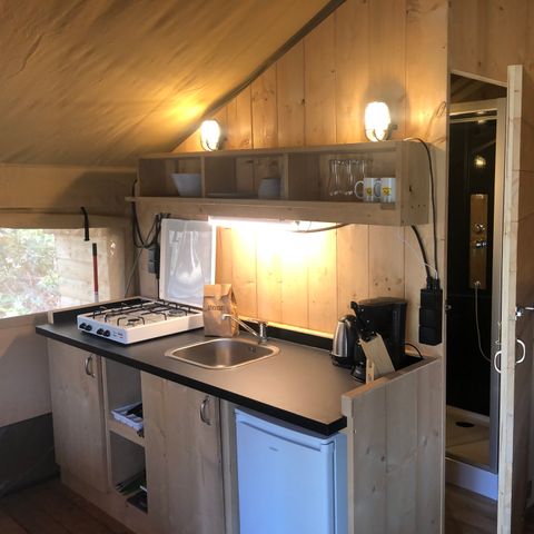 TENTE TOILE ET BOIS 4 personnes - y compris les installations sanitaires