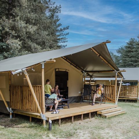 TENTE TOILE ET BOIS 4 personnes - y compris les installations sanitaires