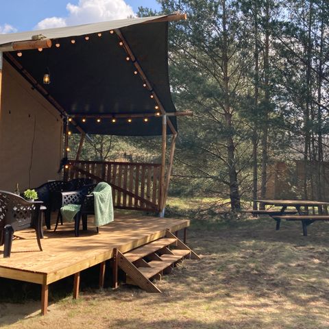 TENTE TOILE ET BOIS 6 personnes - y compris les installations sanitaires