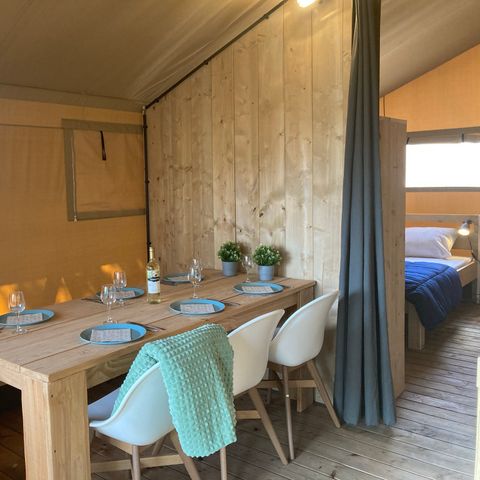 TENTE TOILE ET BOIS 6 personnes - y compris les installations sanitaires