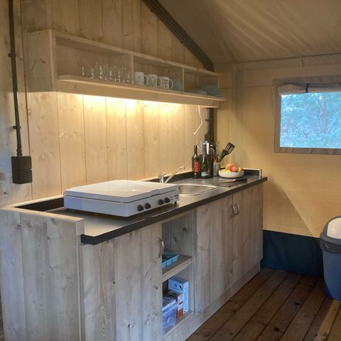 TENTE TOILE ET BOIS 6 personnes - y compris les installations sanitaires