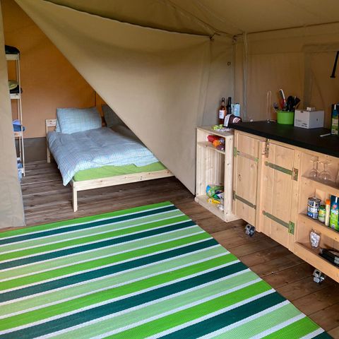 TENTE TOILE ET BOIS 6 personnes - y compris unité sanitaire privée