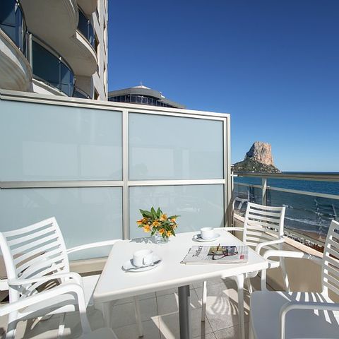 Chambre 4 personnes - CHAMBRE QUADRUPLE - VUE MER - TERRASSE SPACIEUSE - PETITDÉJEUNER INCLUS
