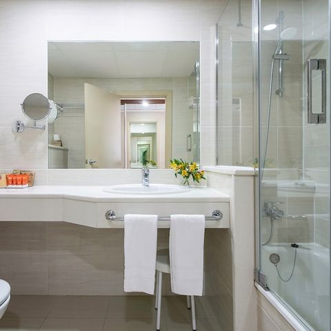 Chambre 4 personnes - CHAMBRE QUADRUPLE - VUE MER - TERRASSE SPACIEUSE - PETITDÉJEUNER INCLUS
