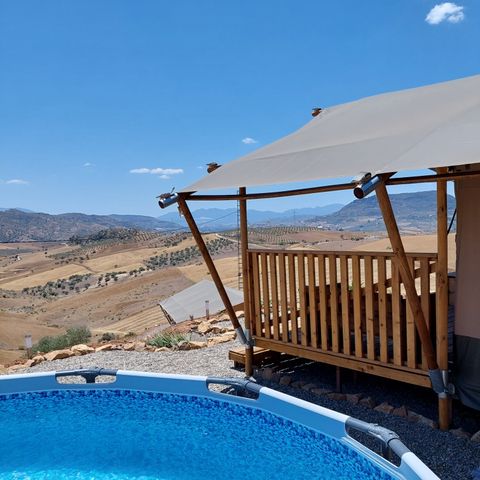 TENTE TOILE ET BOIS 4 personnes - y compris les installations sanitaires