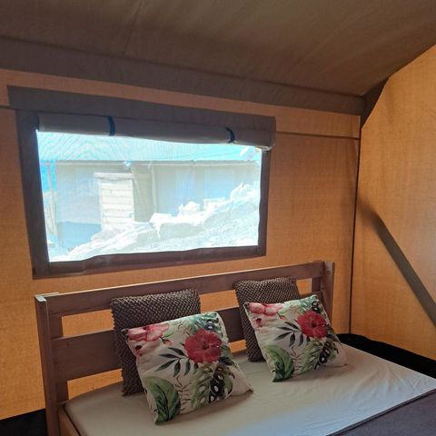 Tente en toile et en bois 3 personnes - y compris les installations sanitaires