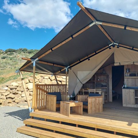 Tente en toile et en bois 4 personnes - y compris les installations sanitaires