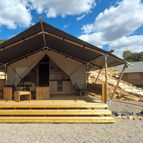 Tente en toile et en bois 4 personnes - y compris les installations sanitaires
