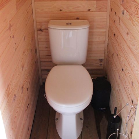 TENTE TOILE ET BOIS 6 personnes - avec toilettes privées