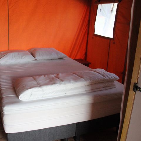 Tente en toile et en bois 6 personnes - avec toilettes privées