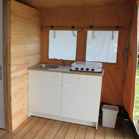 Tente en toile et en bois 6 personnes - avec toilettes privées