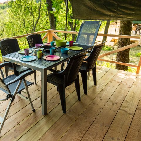 TENTE TOILE ET BOIS 6 personnes - y compris les installations sanitaires