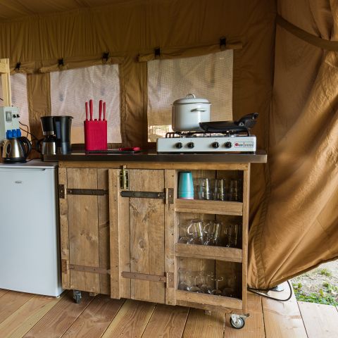 TENTE TOILE ET BOIS 6 personnes - y compris les installations sanitaires privées