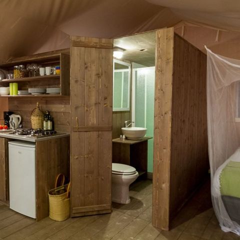 TENTE TOILE ET BOIS 4 personnes - y compris les installations sanitaires
