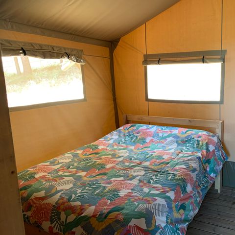 TENTE TOILE ET BOIS 6 personnes - y compris les installations sanitaires