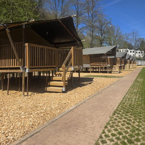 TENTE TOILE ET BOIS 4 personnes - y compris les installations sanitaires