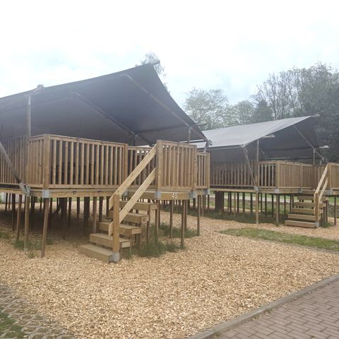 TENTE TOILE ET BOIS 6 personnes - y compris les installations sanitaires