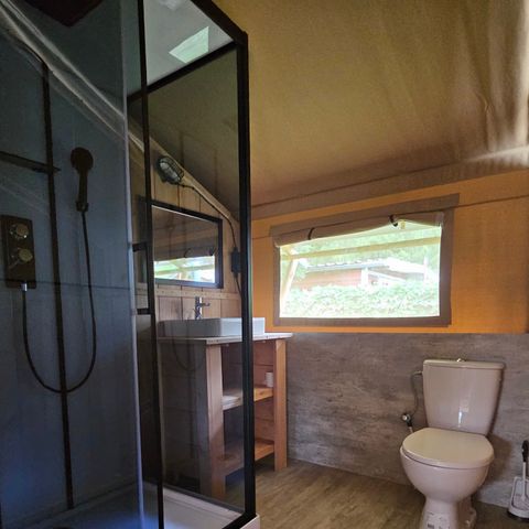 TENTE TOILE ET BOIS 6 personnes - y compris les installations sanitaires
