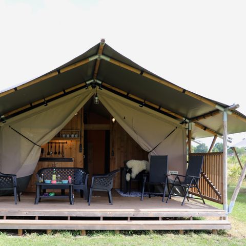 Tente en toile et en bois 4 personnes - y compris les installations sanitaires