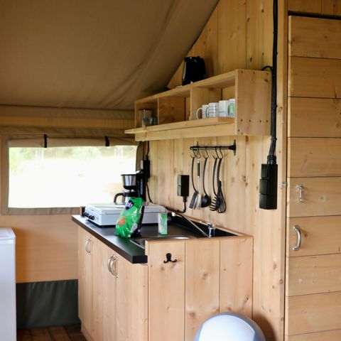 Tente en toile et en bois 4 personnes - y compris les installations sanitaires