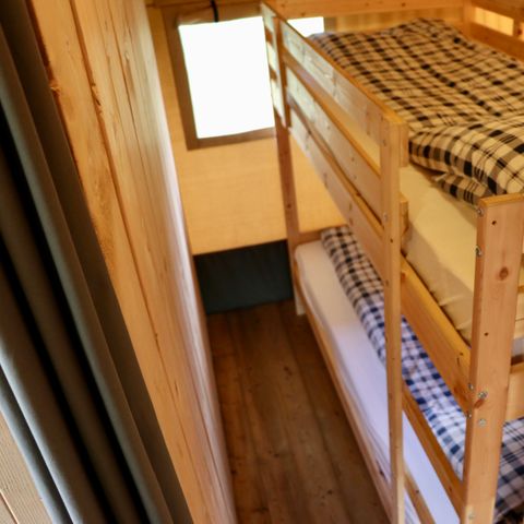 Tente en toile et en bois 4 personnes - y compris les installations sanitaires