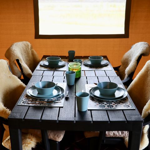 Tente en toile et en bois 4 personnes - y compris les installations sanitaires