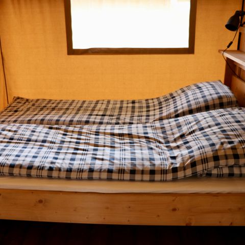 Tente en toile et en bois 4 personnes - y compris les installations sanitaires