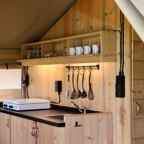 Tente en toile et en bois 4 personnes - y compris les installations sanitaires