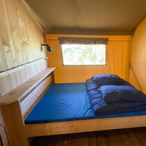 TENTE TOILE ET BOIS 4 personnes - y compris les installations sanitaires