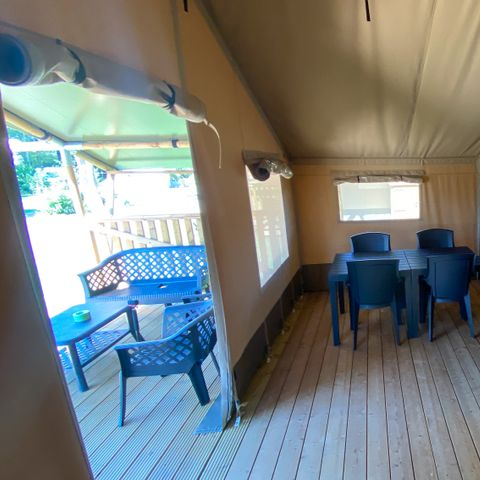 TENTE TOILE ET BOIS 4 personnes - y compris les installations sanitaires