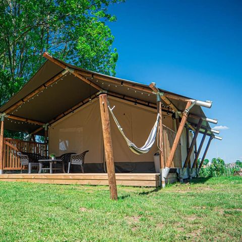 Tente en toile et en bois 4 personnes - y compris les installations sanitaires