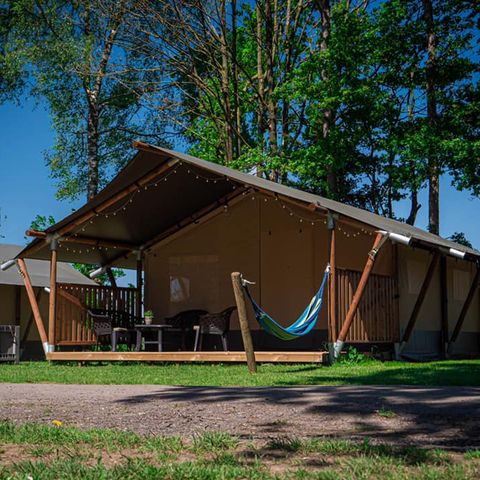 Tente en toile et en bois 4 personnes - y compris les installations sanitaires