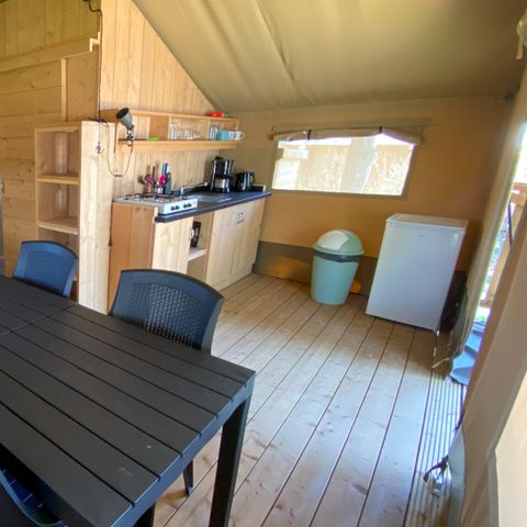 TENTE TOILE ET BOIS 6 personnes - y compris les installations sanitaires
