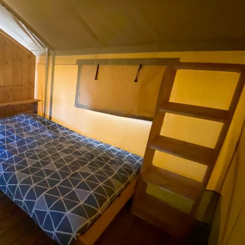 TENTE TOILE ET BOIS 6 personnes - y compris les installations sanitaires