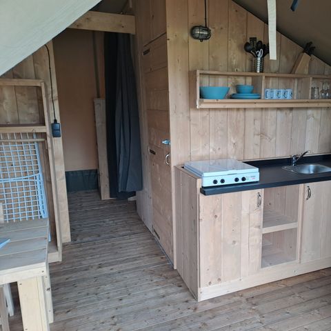 TENTE TOILE ET BOIS 4 personnes - y compris les installations sanitaires