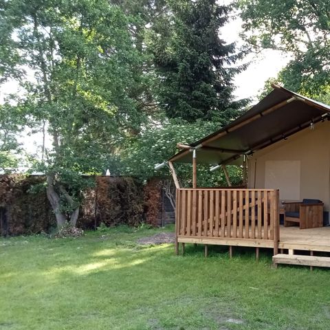 TENTE TOILE ET BOIS 6 personnes - y compris les installations sanitaires