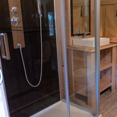 TENTE TOILE ET BOIS 4 personnes - y compris les installations sanitaires