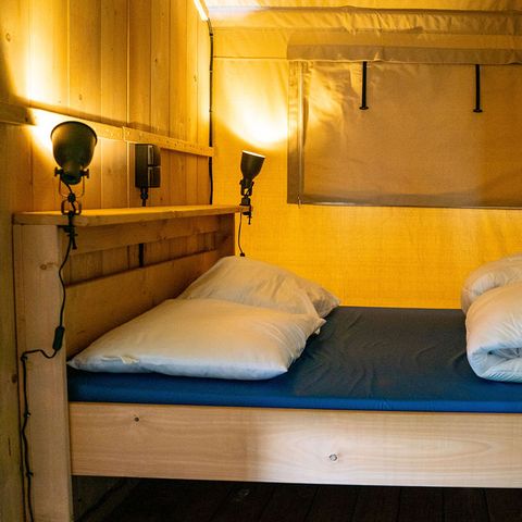 TENTE TOILE ET BOIS 6 personnes - y compris les installations sanitaires
