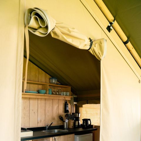 TENTE TOILE ET BOIS 6 personnes - y compris les installations sanitaires