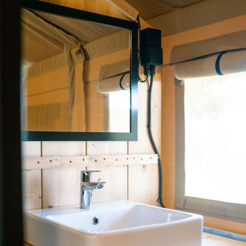 TENTE TOILE ET BOIS 6 personnes - y compris les installations sanitaires