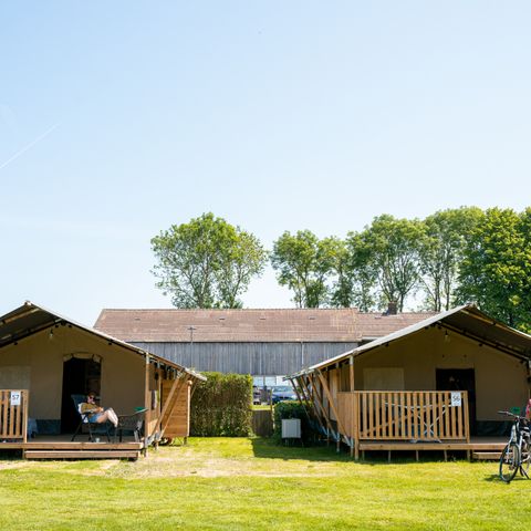 TENTE TOILE ET BOIS 4 personnes - y compris les installations sanitaires