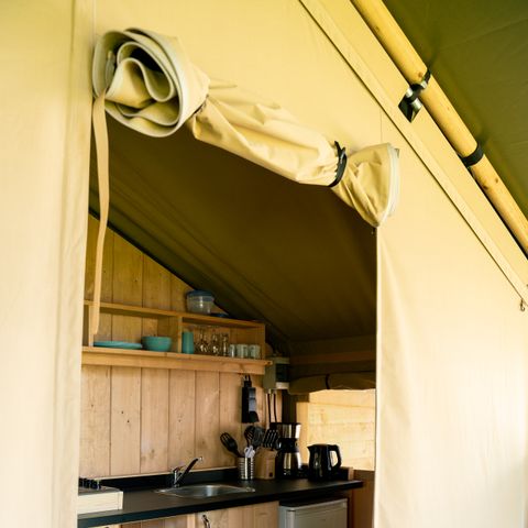 TENTE TOILE ET BOIS 4 personnes - y compris les installations sanitaires