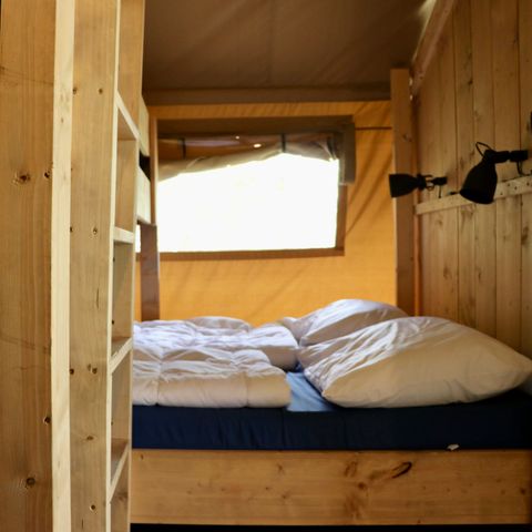 Tente en toile et en bois 5 personnes - y compris les installations sanitaires