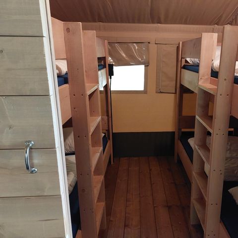TENTE TOILE ET BOIS 6 personnes - y compris les installations sanitaires