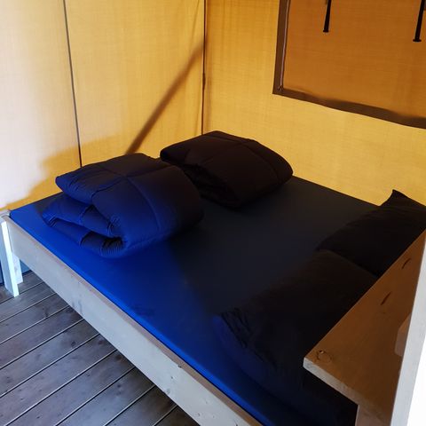TENTE TOILE ET BOIS 4 personnes - y compris les installations sanitaires