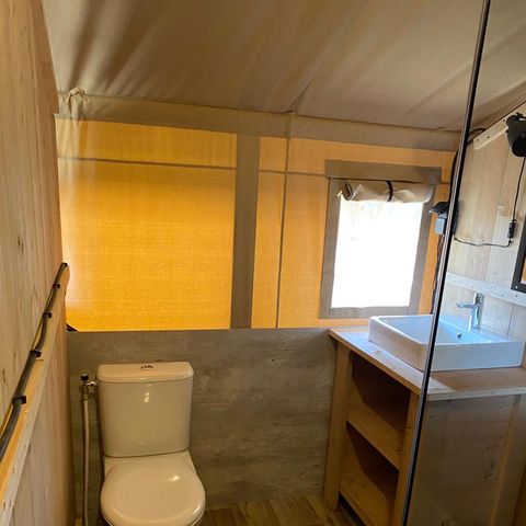 TENTE TOILE ET BOIS 4 personnes - y compris les installations sanitaires