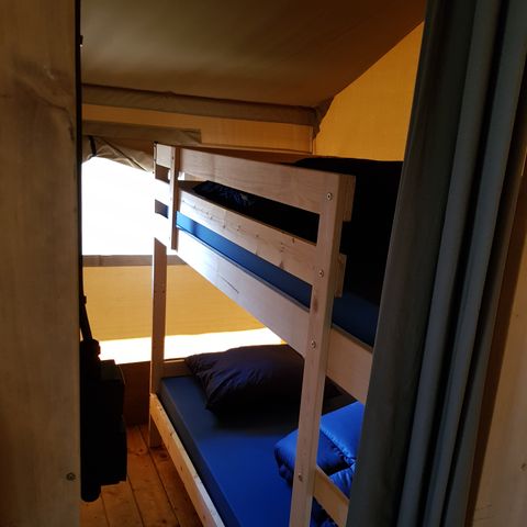 TENTE TOILE ET BOIS 4 personnes - y compris les installations sanitaires