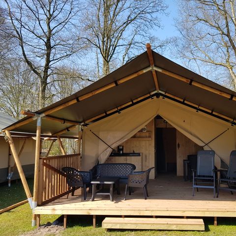 TENTE TOILE ET BOIS 4 personnes - y compris les installations sanitaires