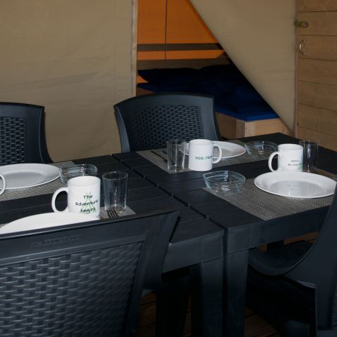 TENTE TOILE ET BOIS 6 personnes - y compris les toilettes