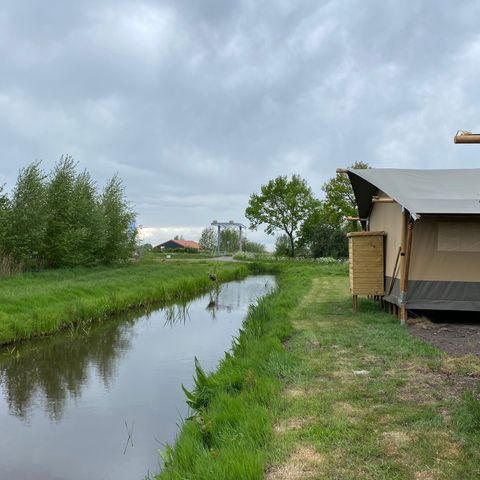 TENTE TOILE ET BOIS 4 personnes - y compris les installations sanitaires